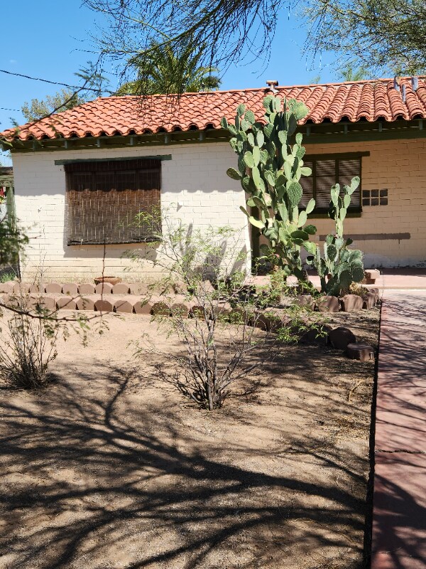 Primary Photo - 2140 N Forgeus Ave