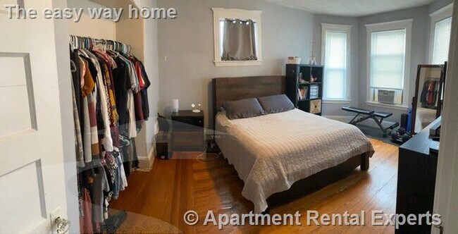 Foto del edificio - Medford Square 2BR - Spacious Unit - Great...