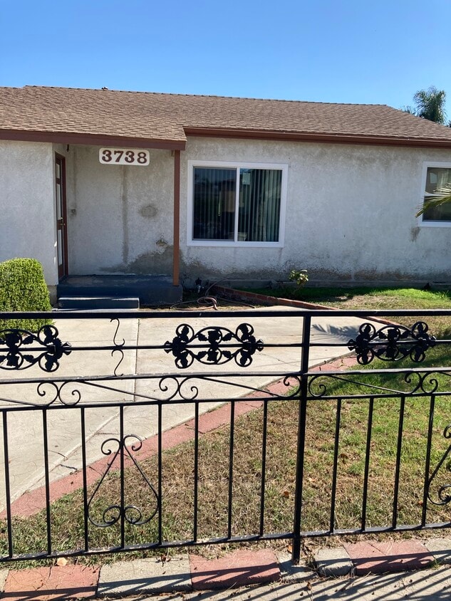 Foto principal - 3738 W 116th St