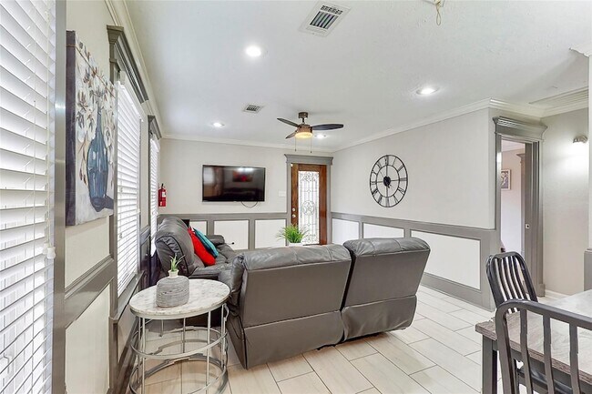 Foto del edificio - 7825 Cook Rd