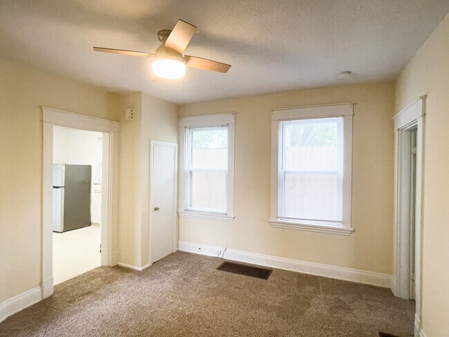 Foto del edificio - 3648 Hyde Park Ave