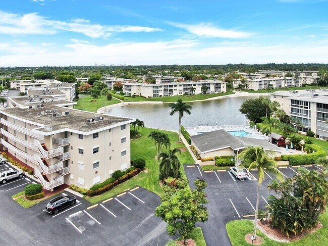 Building Photo - 2668 Garden Dr N