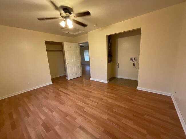 Building Photo - 1105 Katherine Ave