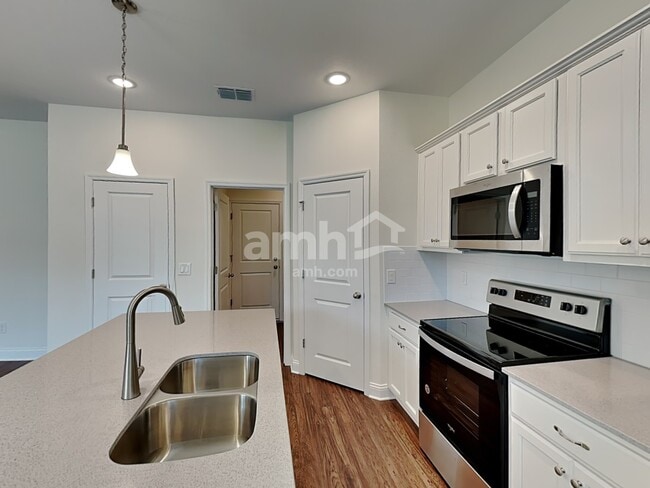 Building Photo - 6058 Little Blf Cir