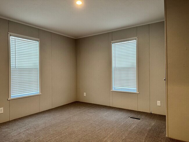 Building Photo - 127 Cardinal Ln