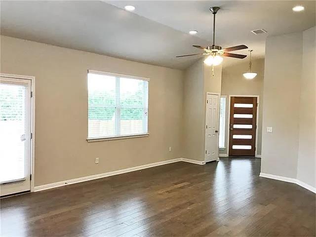 Building Photo - 810 Cottage Bank Trl