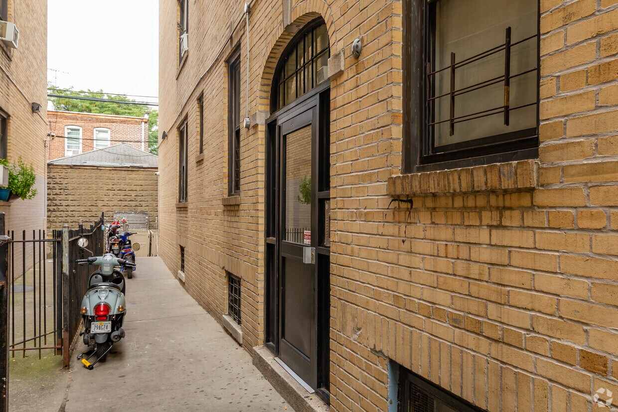 Building Photo - 3552 94th St