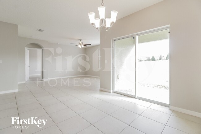 Foto del edificio - 325 Aberdeen Dr