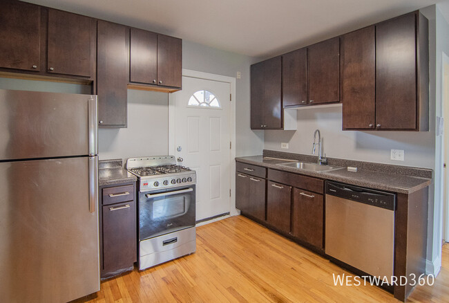 Foto del edificio - 2422 W Fargo Ave