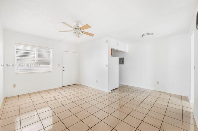 Foto del edificio - 5730 NW 38th St