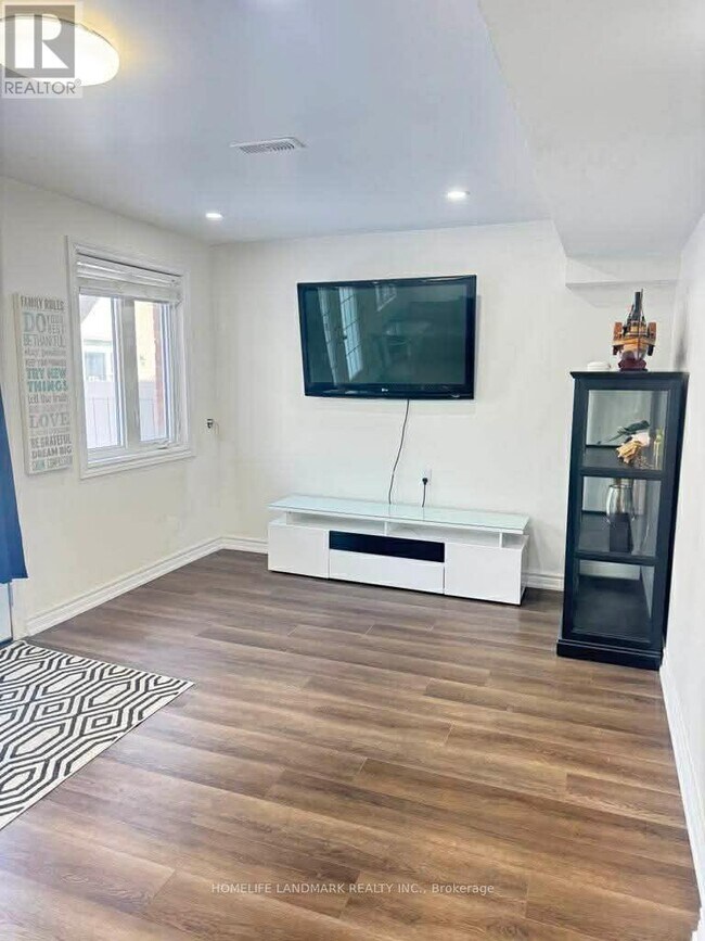 Photo du bâtiment - 66 Haskins Cres