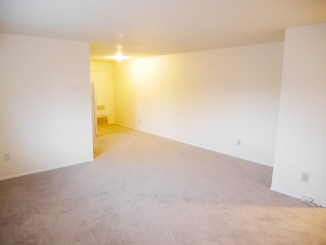 Building Photo - One Bedroom, 2nd Floor Unit- Reisterstown, MD