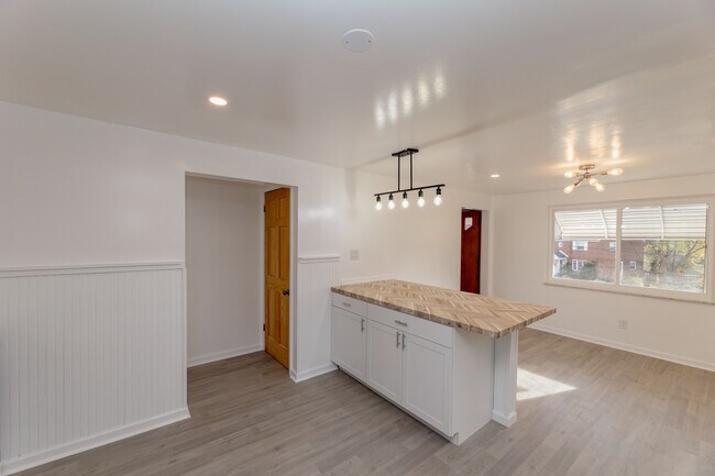 Foto del edificio - 3203 Hebron Dr