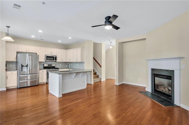 Foto del edificio - 6174 Indian Wood Cir