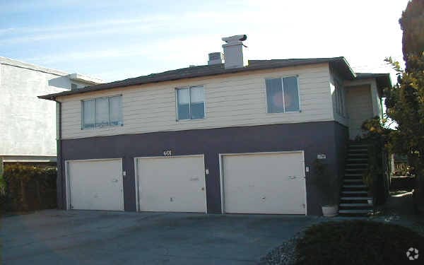 Building Photo - 601 N Amphlett Blvd