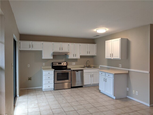 Building Photo - 21013 Highland Lake Dr