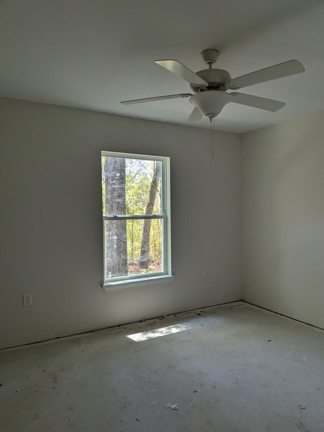 Building Photo - 1640 W Saint Elizabeth Pl