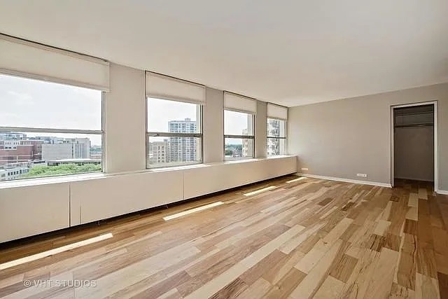 Building Photo - 2626 N Lakeview Ave