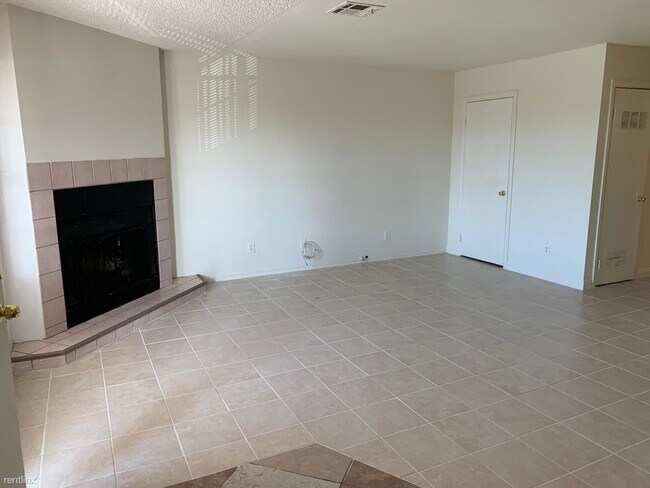 Foto del edificio - 2 br, 2 bath  - 6975 Dunsbach Way Apt 2