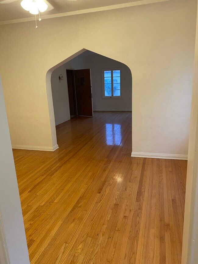 Dining room looking toward front door - 410 N Stanley Ave