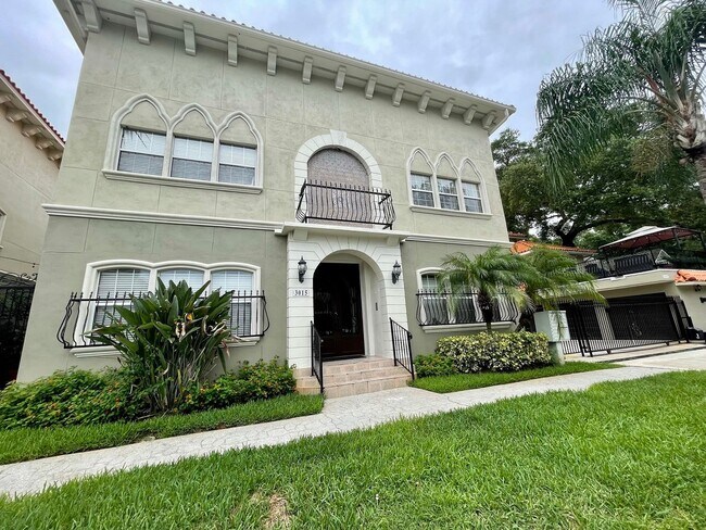 Building Photo - 3 Bed 2.5 Bath Townhouse in A+ location!