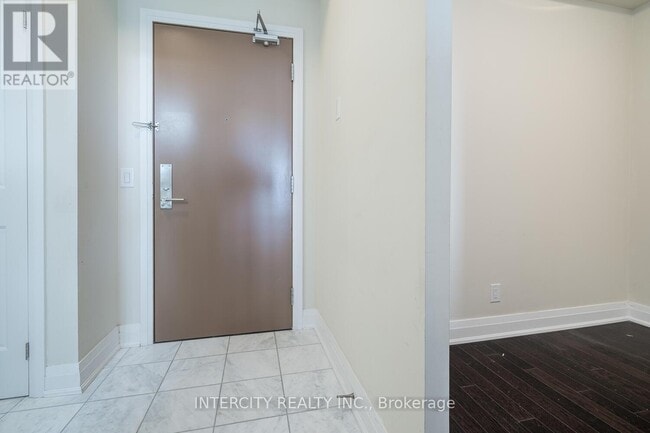 Photo du bâtiment - 520 Steeles Ave W