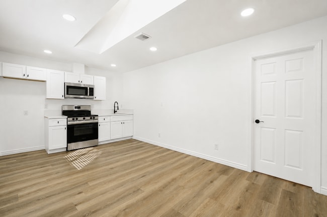 Building Photo - 5822 Virginia Pl