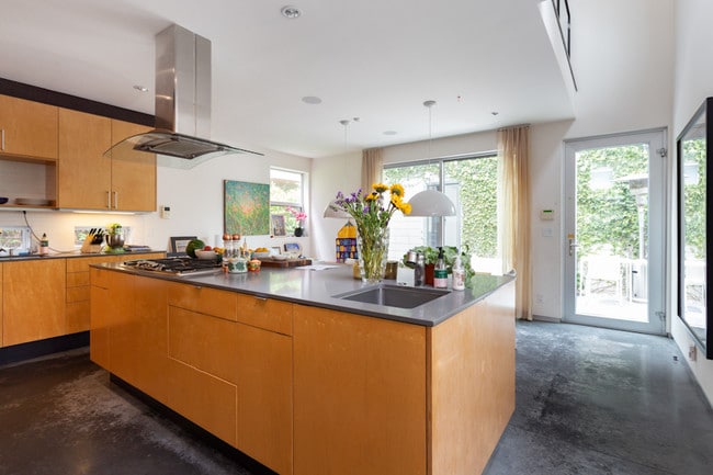 Building Photo - 1917 Alberta Ave