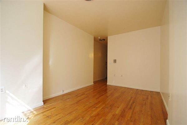 Building Photo - 130 W 112th St