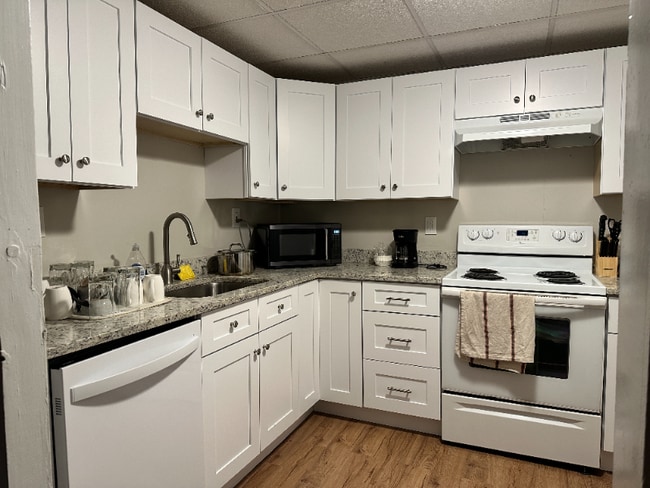 Building Photo - 34 Brook St