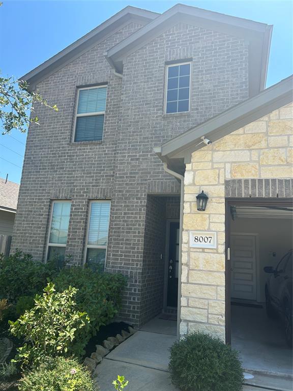 Foto del edificio - 8007 Pinebrook Arbor Ct