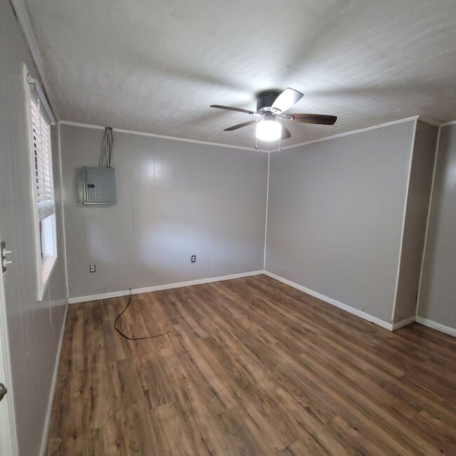 Building Photo - Renovated 2 bedroom home Phenix City