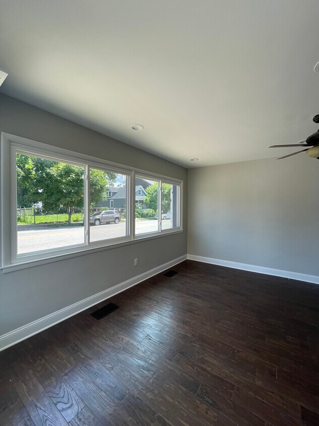 Living Area - 1515 Holman Ave