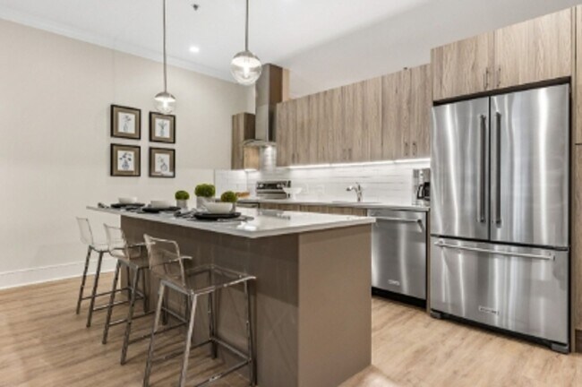 Building Photo - 835 Lake St