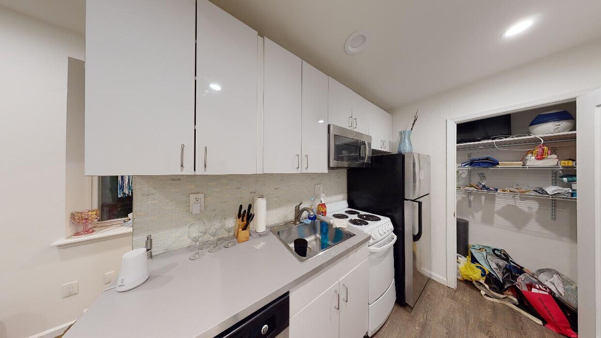 Foto principal - 834 Hudson St