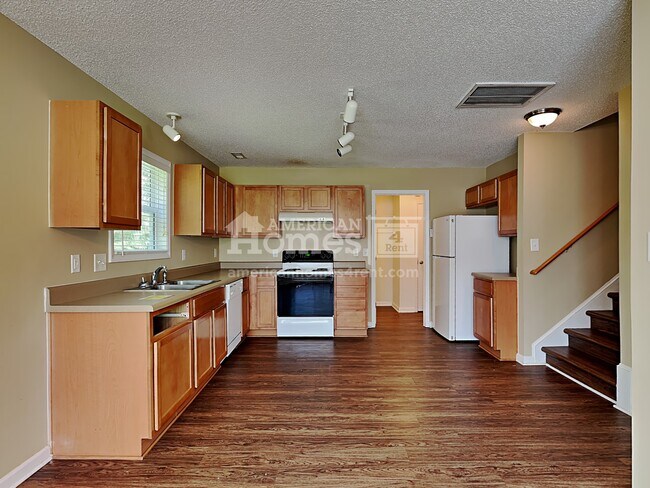 Foto del edificio - 4203 Panther Creek Parkway