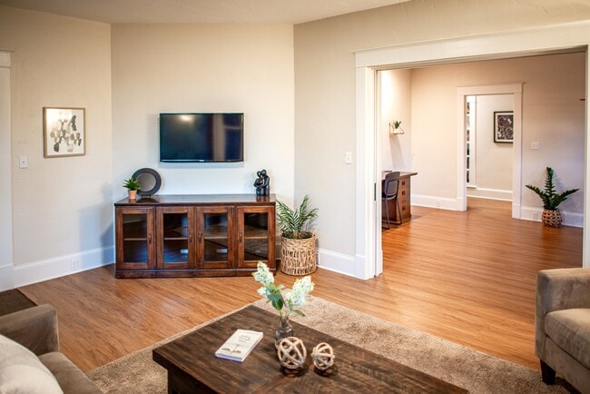 Building Photo - 1111 W 12th Ave