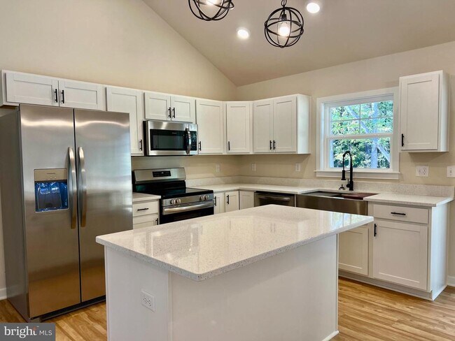 Foto del edificio - 102 Azalea Way