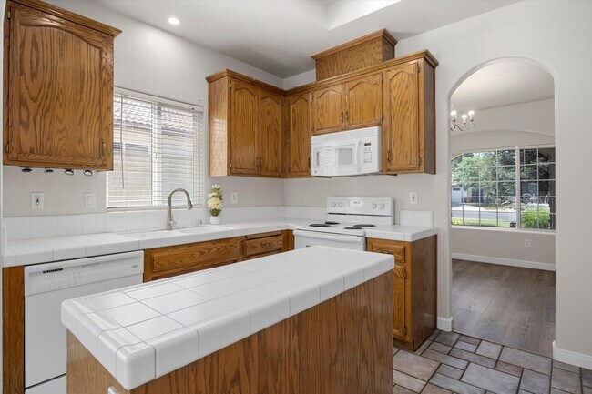 Foto del edificio - 9814 Autumn Serenade Ct