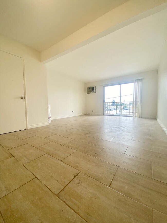 Foto del edificio - 16046 Wyandotte St