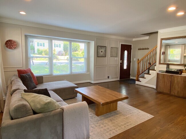 Foto del edificio - Charming 4Bed/2Bath in Pikesville Neighbor...