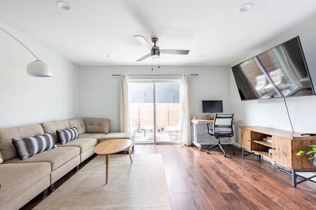 Foto del edificio - 3808 Southway Dr
