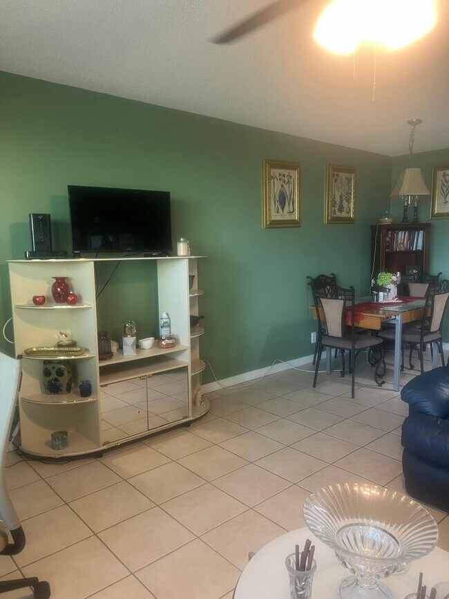 Building Photo - 102 Sheffield E