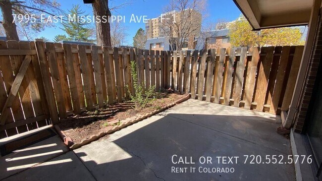 Foto del edificio - 7995 E Mississippi Ave