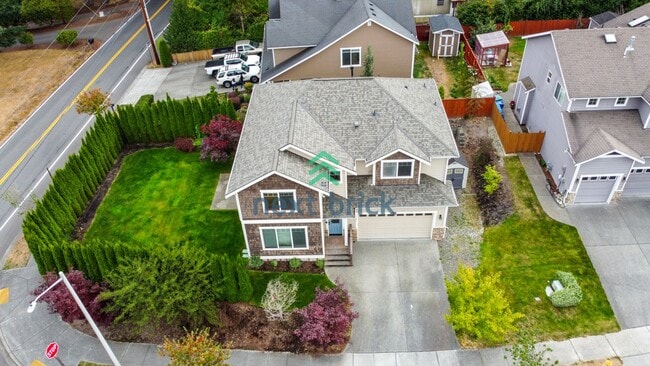 Foto del edificio - 4 Bed and 3 Bath Lake View Single-family Home is Available for Rent!