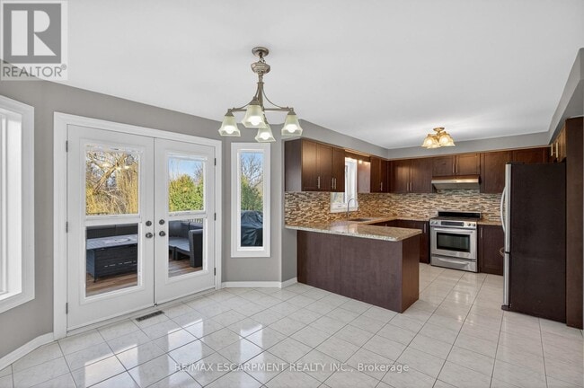 Building Photo - 53 Laurendale Ave