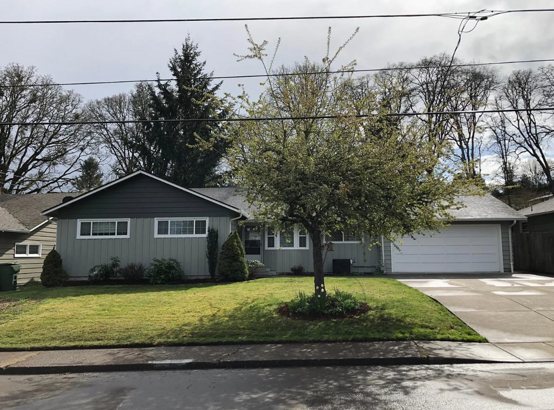 Primary Photo - Stylish 4 bedroom 1.5 bath in SE Salem