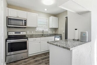 Building Photo - 5544 Dunson Dr