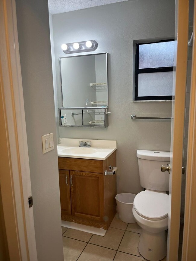 Foto del edificio - Move-In Ready 2BR/2BA Home with Modern Upd...