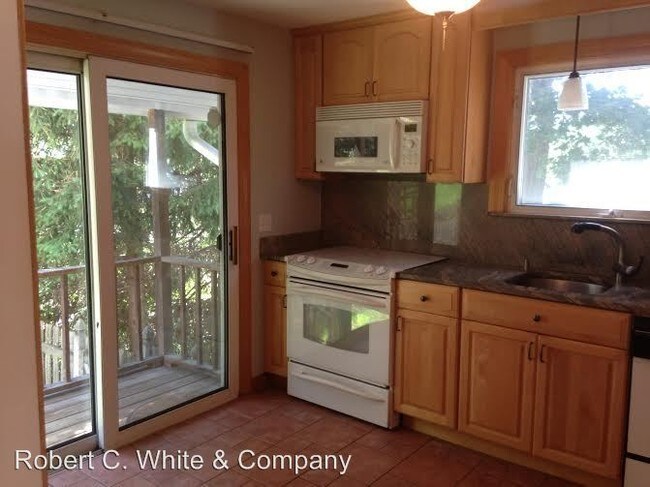 Building Photo - 4 br, 2 bath House - 1 Reservoir Ave